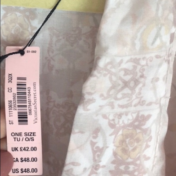 Victoria’s Secret pink & white kimono - Picture 4 of 5